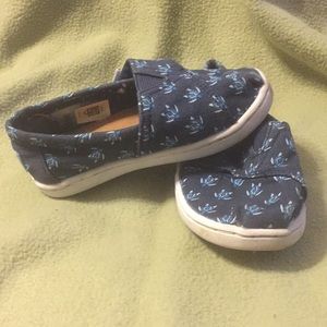 Toms size 7 toddler shoes